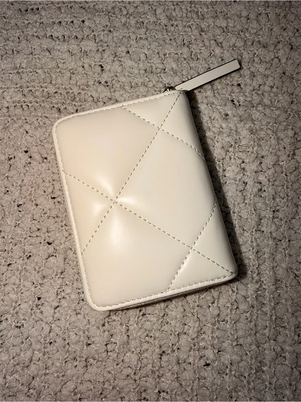 Tory Burch White Quilted Zip Wallet with Gold Logo